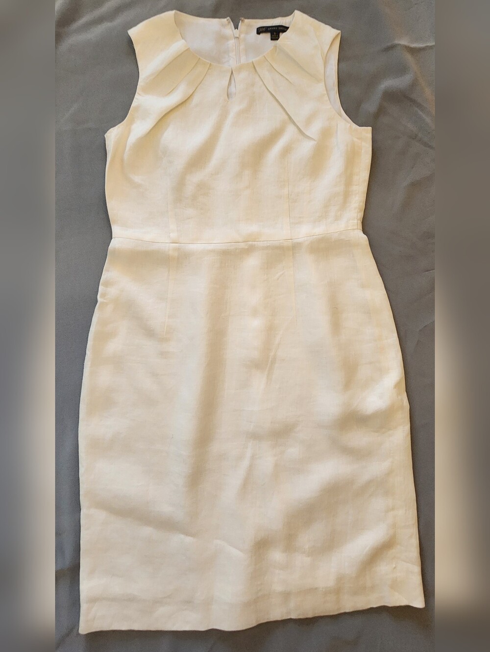 Brooks Brothers 346 White Linen Pleated Keyhole Sheath Dress - Size 8